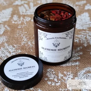 bougie vibratoire d'intentions Alchimie Secrète avec cire végétale de soja, parfum de Grasse, pierres naturelles lithothérapie, fabriquée en Occitanie, dans l'Aude, à Saint Marcel sur Aude près de Narbonne