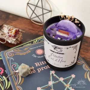 bougie vibratoire d'intentions Protection, Oeil d'Horus Egypte avec cire végétale de soja, parfum de Grasse, pierres naturelles lithothérapie, fabriquée en Occitanie, dans l'Aude, à Saint Marcel sur Aude près de Narbonne