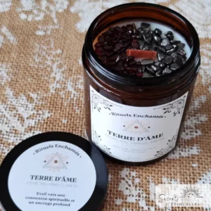 bougie vibratoire d'intentions Terre d'Âme avec cire végétale de soja, parfum de Grasse, pierres naturelles lithothérapie, fabriquée en Occitanie, dans l'Aude, à Saint Marcel sur Aude près de Narbonne