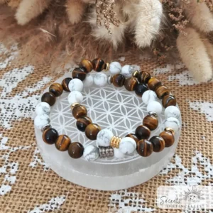 bracelet confiance en soi en pierres naturelles de lithothérapie, posé sur une fleur de vie, pierres : oeil de tigre, howlite