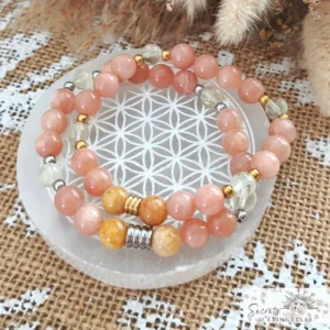 bracelet Good Vibes, joie de vivre, en pierres naturelles de lithothérapie, posé sur une fleur de vie, pierres : pierre du soleil, citrine, topaze